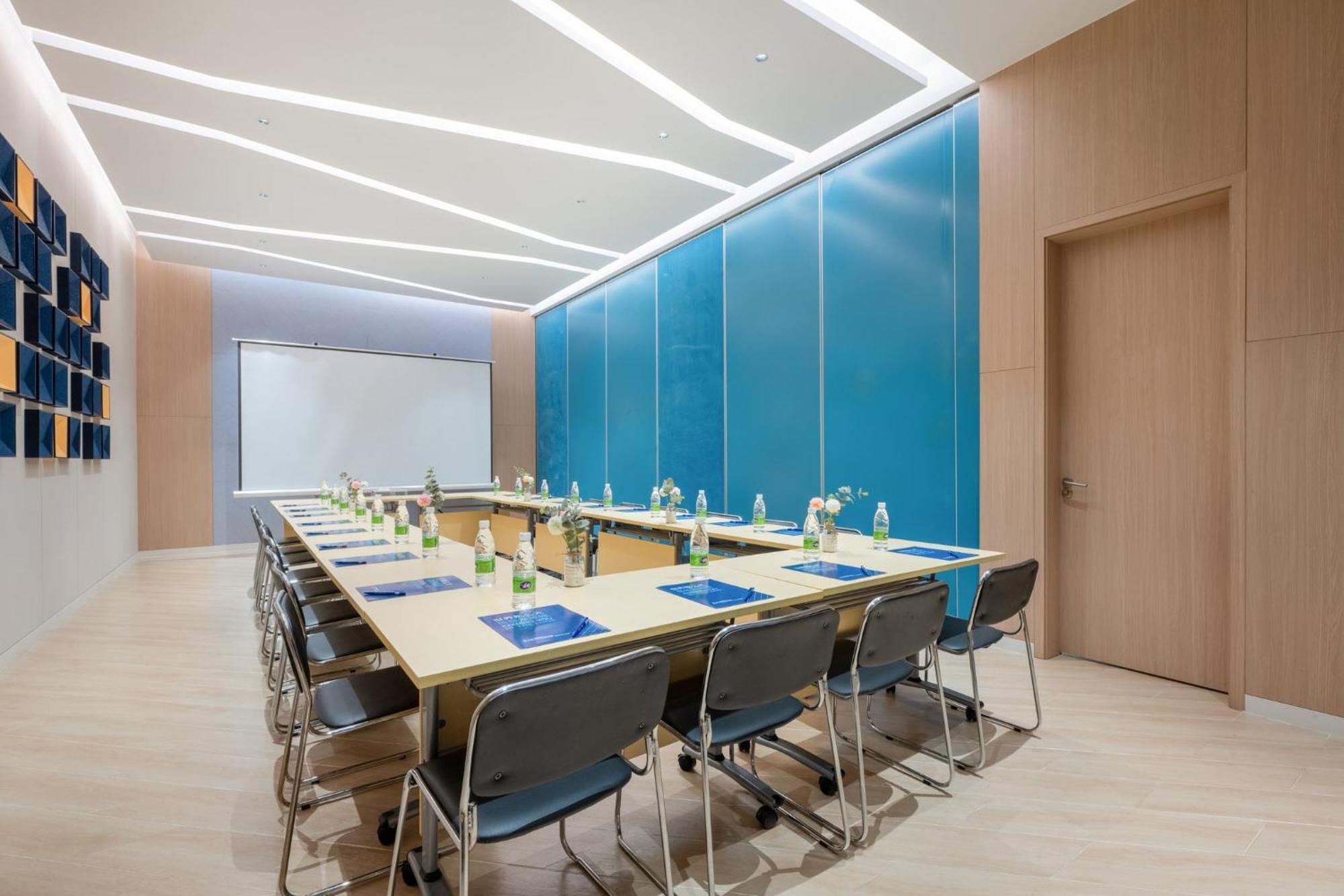 Holiday Inn Express Jiangmen Jianghai By Ihg Exterior photo