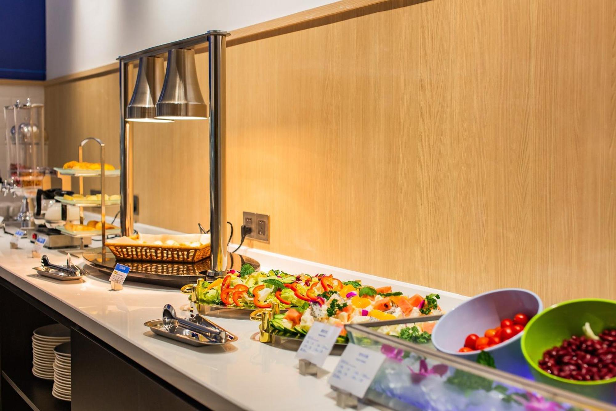 Holiday Inn Express Jiangmen Jianghai By Ihg Exterior photo